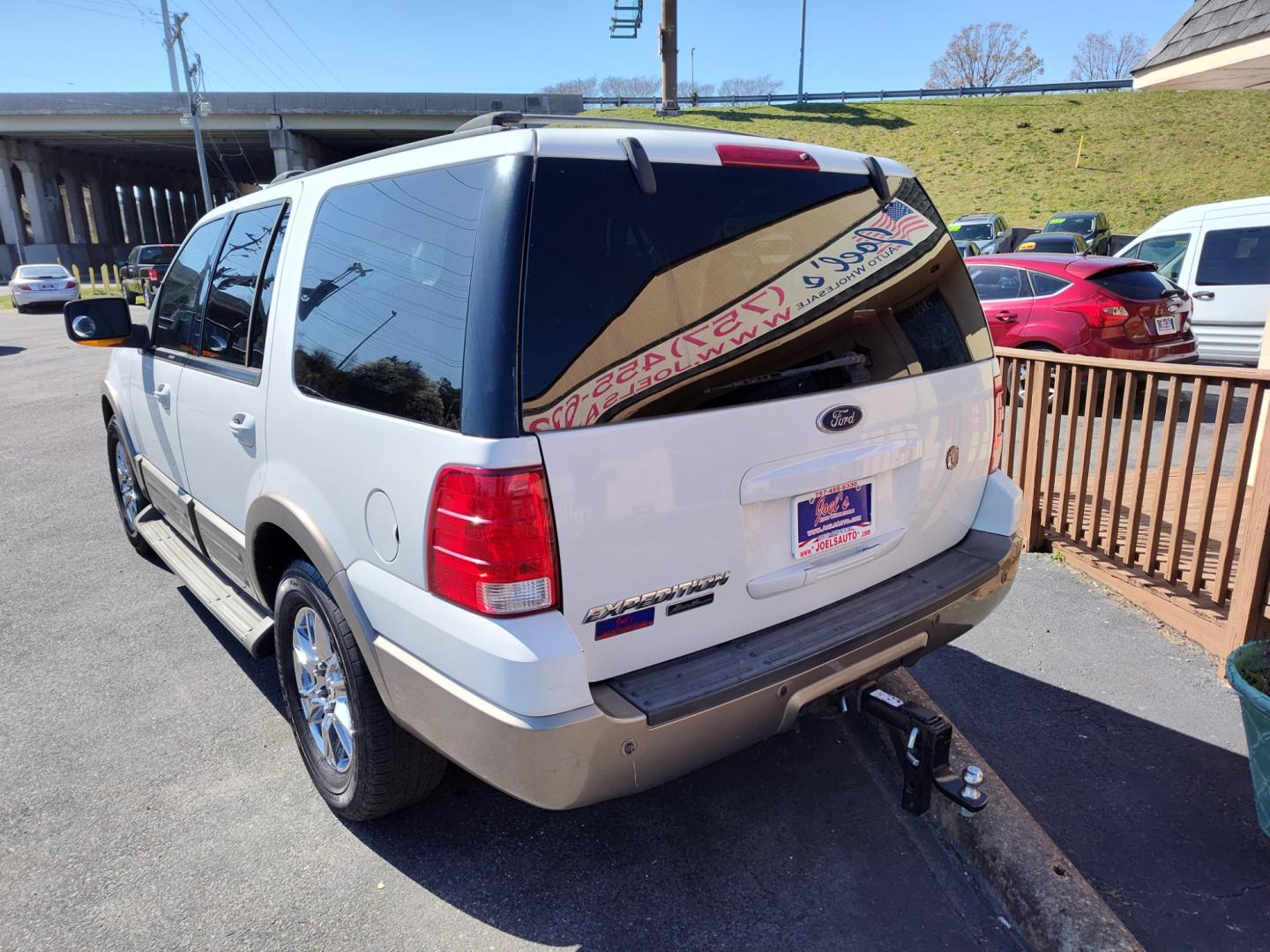 2003 White Ford Expedition Eddie Bauer 4WD (1FMPU18LX3L) with an 5.4L V8 SOHC 16V engine, 4-Speed Automatic Overdrive transmission, located at 5700 Curlew Drive, Norfolk, VA, 23502, (757) 455-6330, 36.841885, -76.209412 - Photo#15